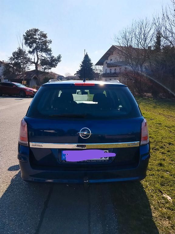 Gebraucht Opel Astra 101 PS (74 kW) 2008 Blau Limousine