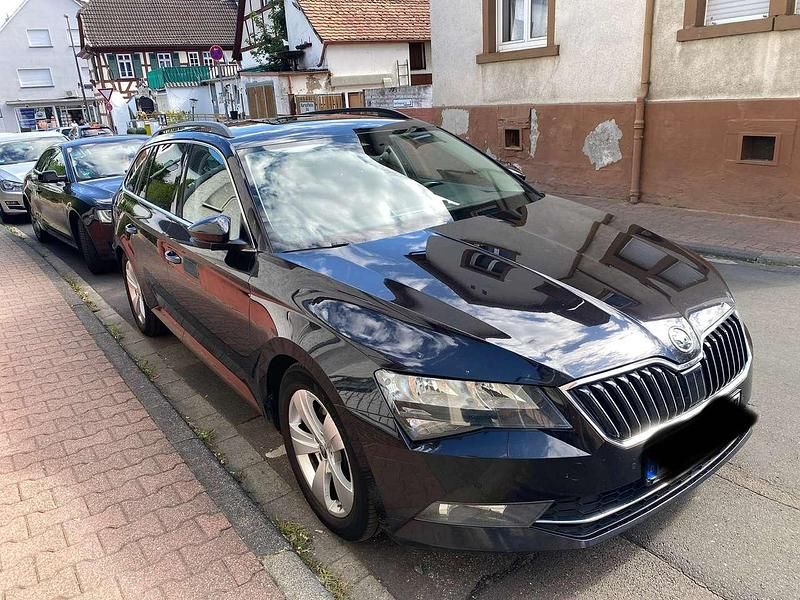 Schwarz Gebraucht 2018 Skoda Superb Ambition Kombi | 11.500 € (Fairer Preis) - Bild 1/4
