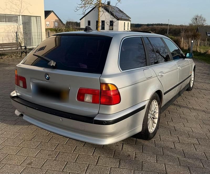 Gebraucht BMW 525 163 PS (119 kW) 2003 Silber Kombi