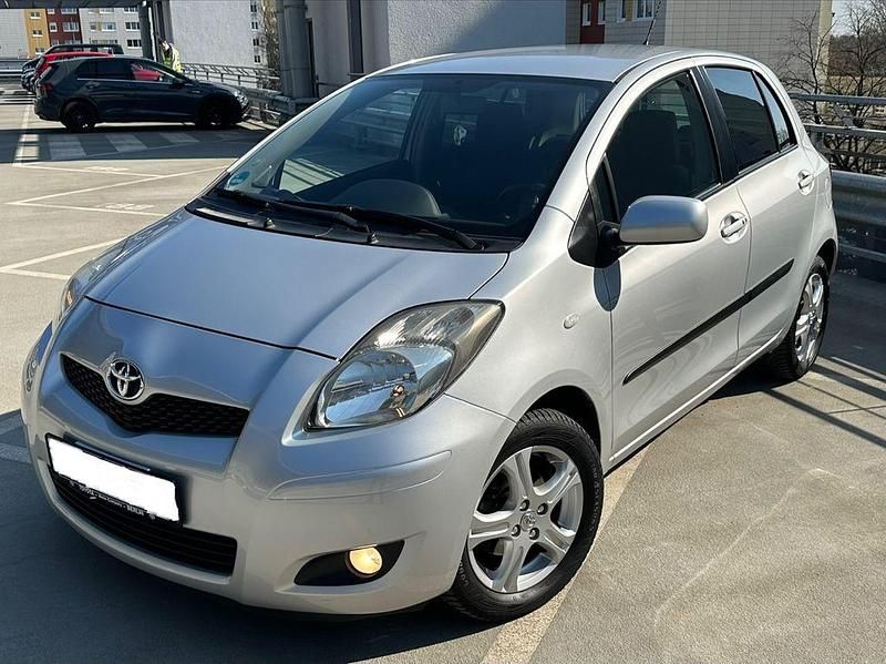Gebraucht Toyota Yaris Edition 101 PS (74 kW) 2011 Silber Kleinwagen