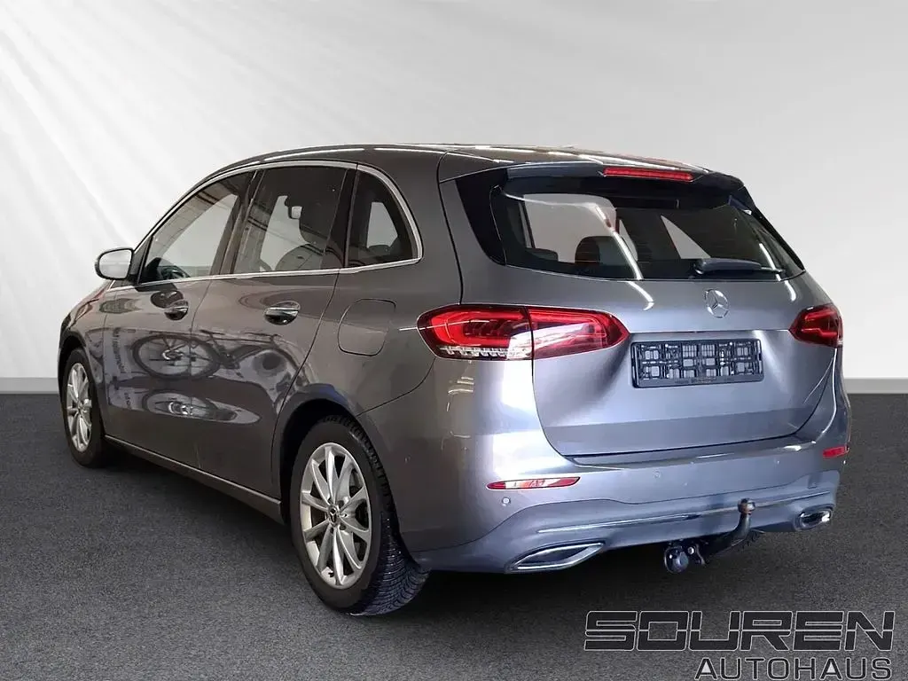 Gebraucht Mercedes B180 116 PS (85 kW) 2019 Grau Van / Kleinbus