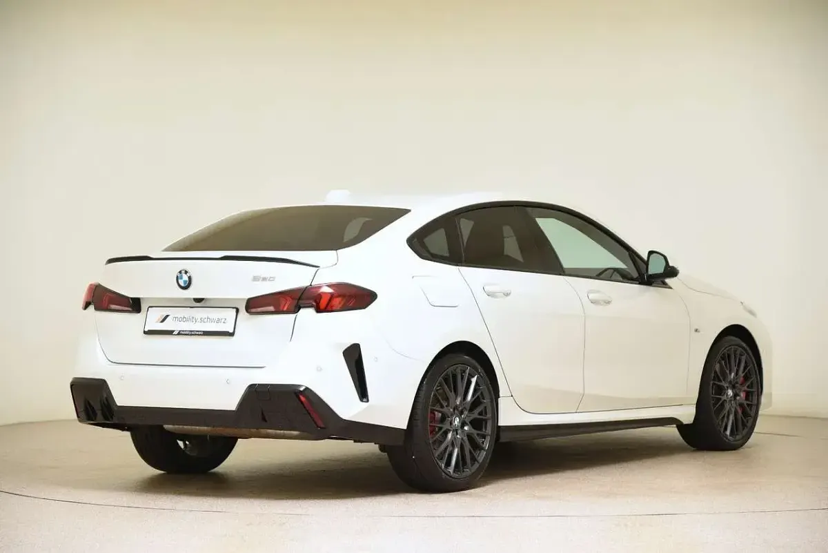 Gebraucht BMW 220 M Sport 156 PS (114 kW) 2025 Alpinweiß Coupé