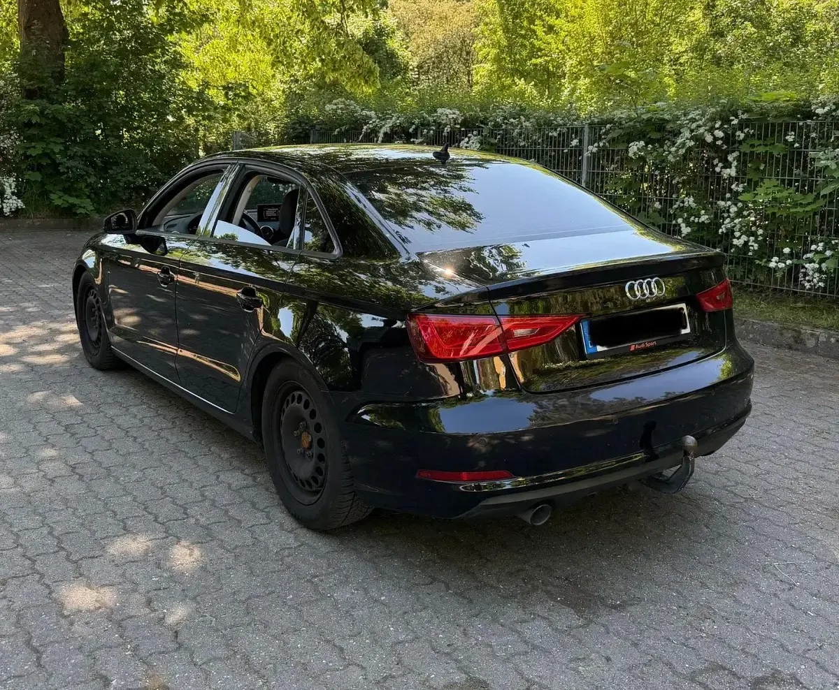Gebraucht Audi A3 Sport 110 PS (80 kW) 2015 Schwarz Limousine