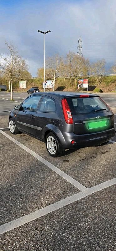 Gebraucht Ford Fiesta 80 PS (58 kW) 2006 Grau Kleinwagen