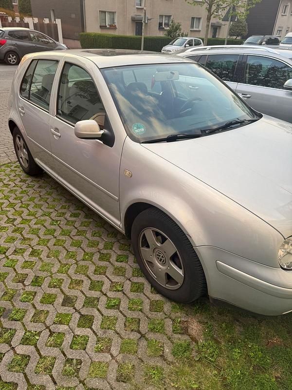 Usata VW Golf IV 105 CV (77 kW) 2000 Argento Utilitaria