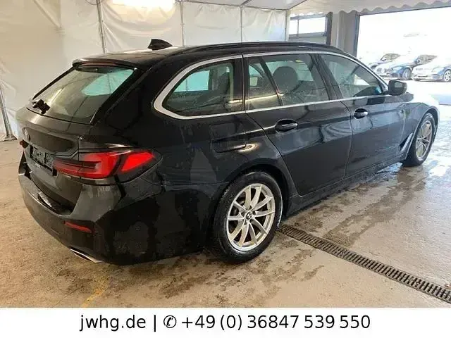 Gebraucht BMW 520 Performance 190 PS (139 kW) 2022 Schwarz Kombi