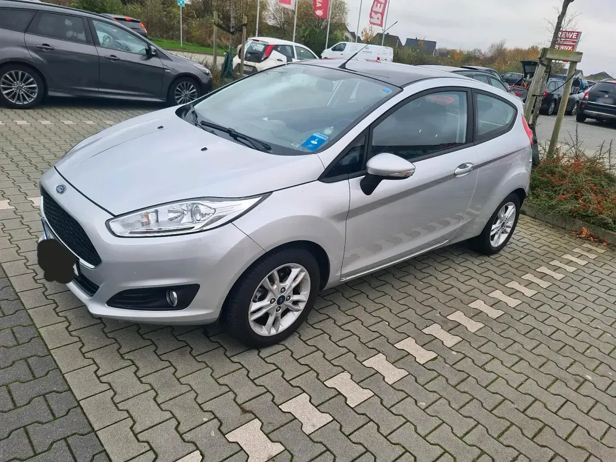 Gebraucht Ford Fiesta 101 PS (74 kW) 2016 Silber Kleinwagen