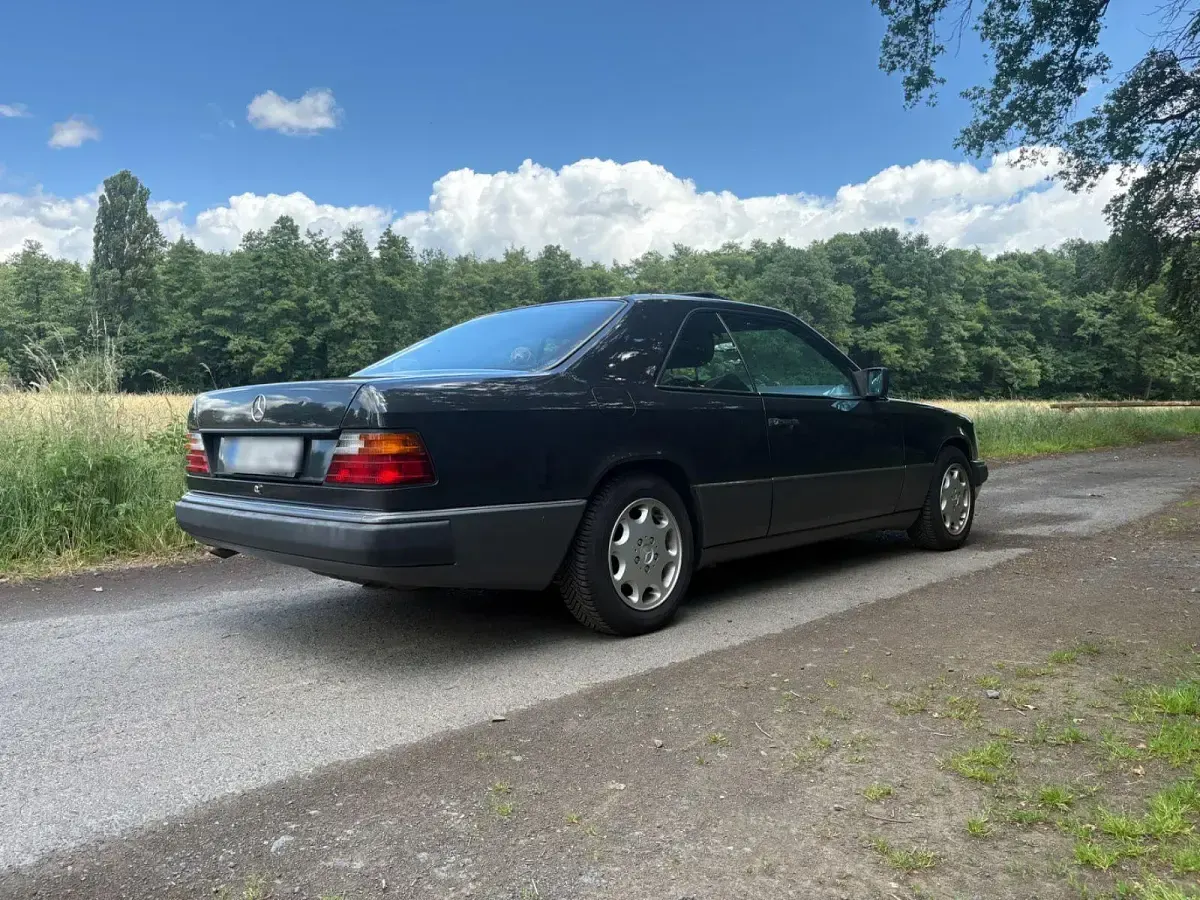 Gebraucht Mercedes 230 132 PS (97 kW) 1992 Schwarz Coupé
