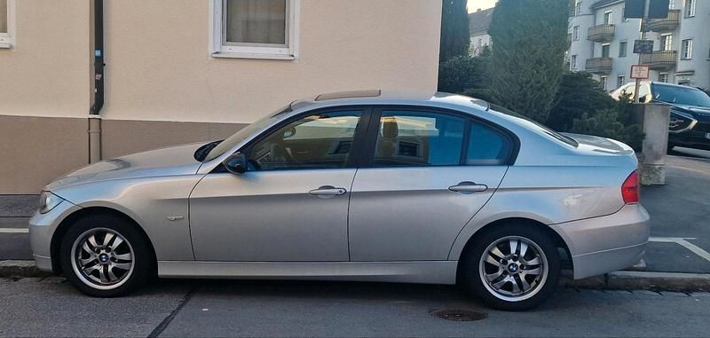 Gebraucht BMW 318 129 PS (94 kW) 2007 Grau Limousine