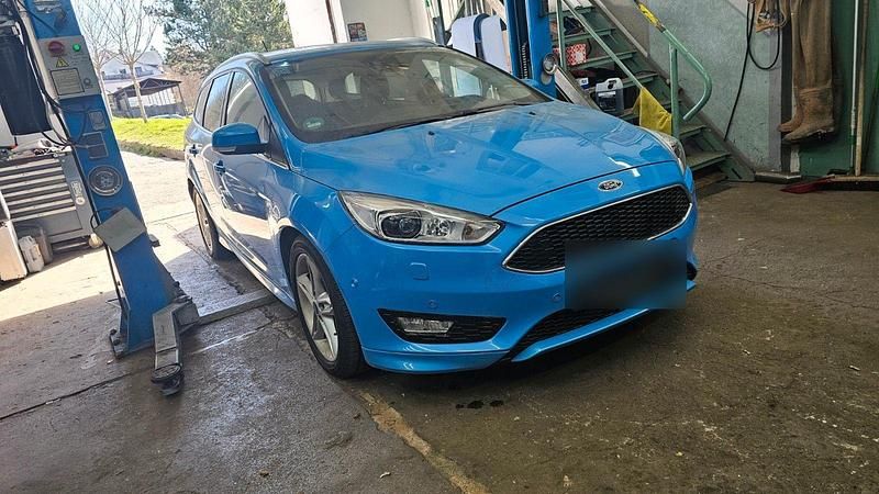 Second-hand Ford Focus ST-Line 150 CP (110 kW) 2017 Albastru Break