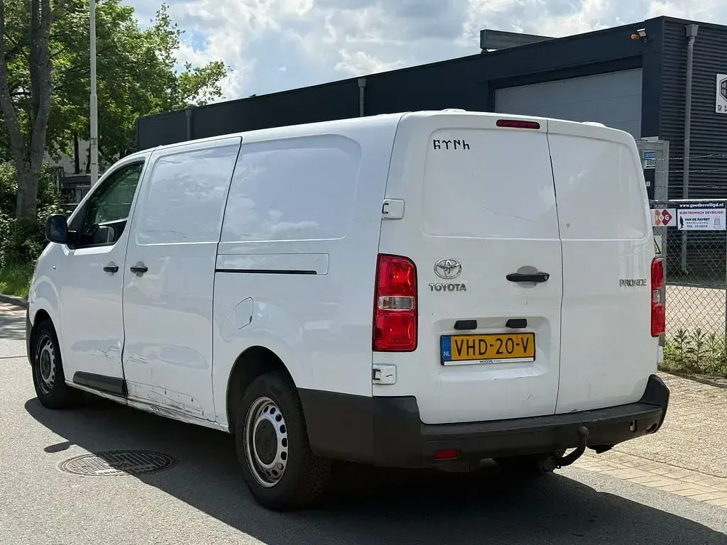 Gebraucht Toyota Proace 122 PS (89 kW) 2020 Weiß Van / Kleinbus