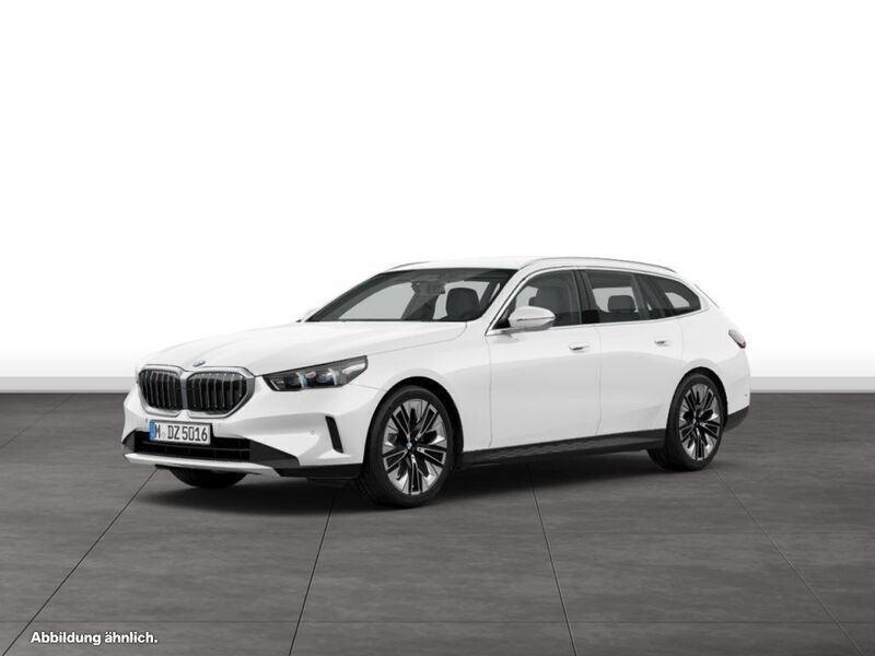 Alpinweiss Gebraucht 2024 BMW 520 Comfort Edition Kombi | 51.534 € (Guter Preis) - Bild 1/4