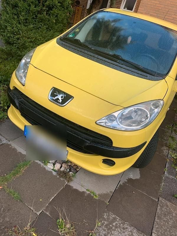 Gelb Gebraucht 2006 Peugeot 1007 Kleinwagen | 700 € - Bild 1/4