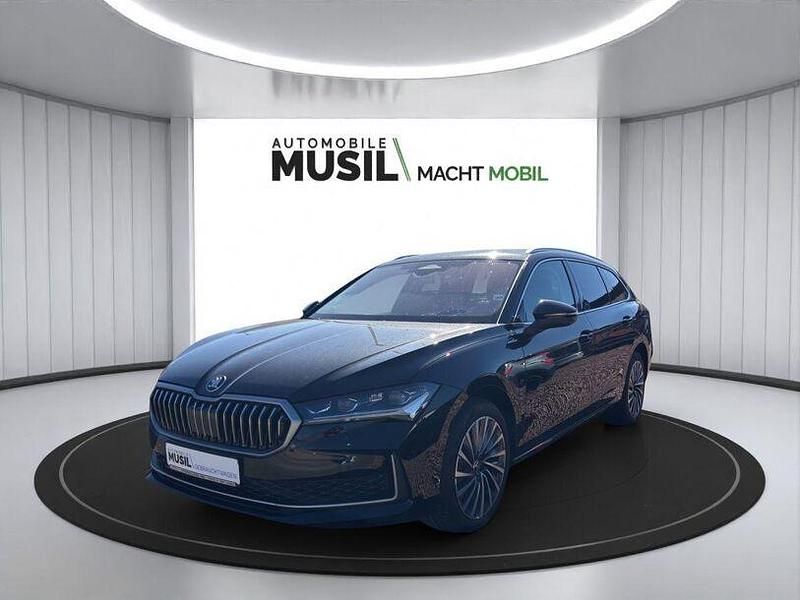 Ebony schwarz metallic Gebraucht 2024 Skoda Superb LAURIN & KLEMENT Kombi | 53.495 € - Bild 1/4