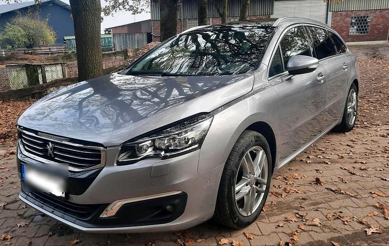 Grau Gebraucht 2018 Peugeot 508 Kombi | 16.199 € (Etwas zu teuer) - Bild 1/4