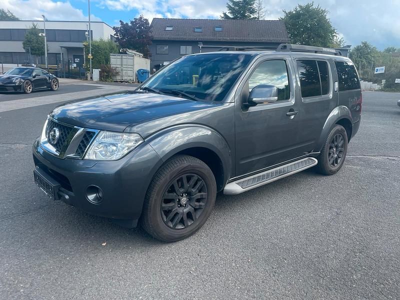 Grau Gebraucht 2011 Nissan Pathfinder SUV | 16.900 € - Bild 1/4