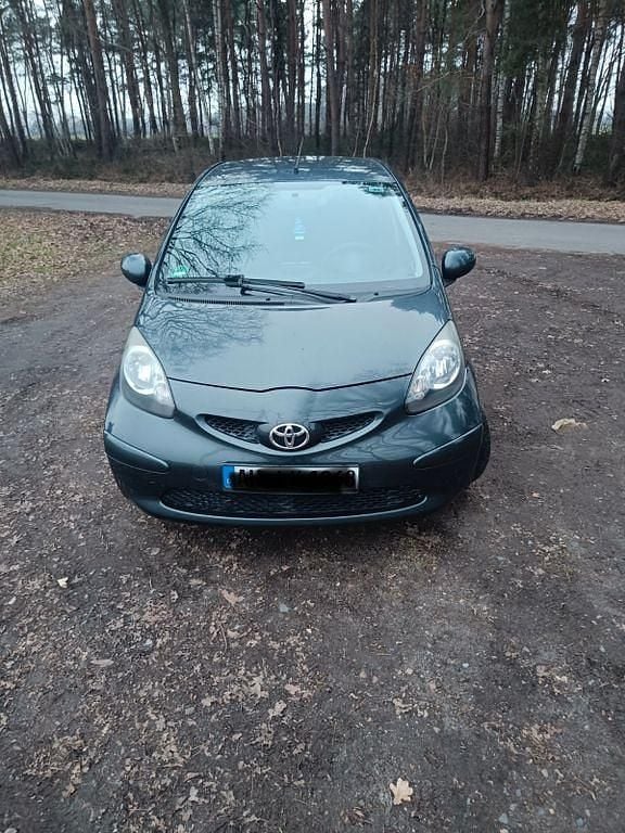 Gebraucht Toyota Aygo 68 PS (50 kW) 2009 Grau Kleinwagen