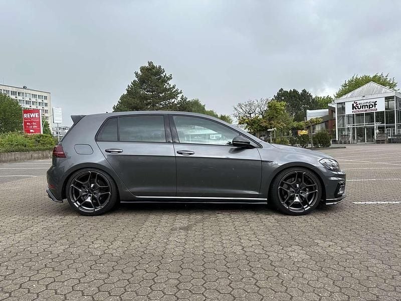 Grau Gebraucht 2020 VW Golf R Coupé | 30.000 € - Bild 1/4