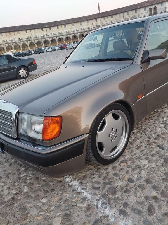 Gebraucht Mercedes E500 326 PS (239 kW) 1992 Gold Limousine