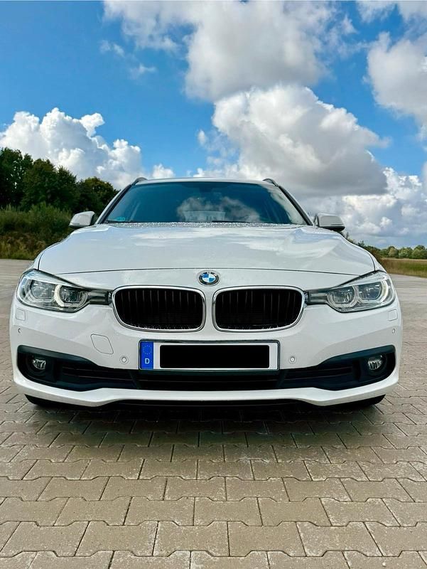 Weiß Gebraucht 2018 BMW 318 Kombi | 15.000 € (Guter Preis) - Bild 1/4