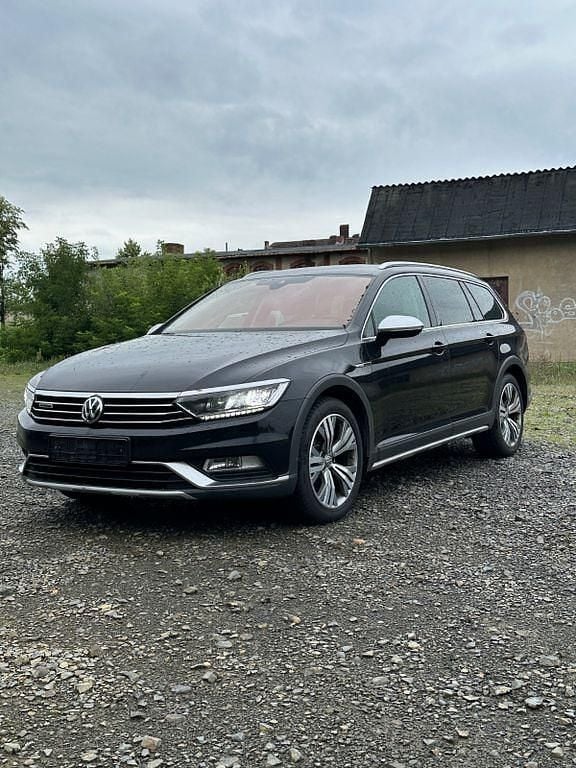 Schwarz Gebraucht 2018 VW Passat Alltrack Kombi | 11.000 € - Bild 1/4