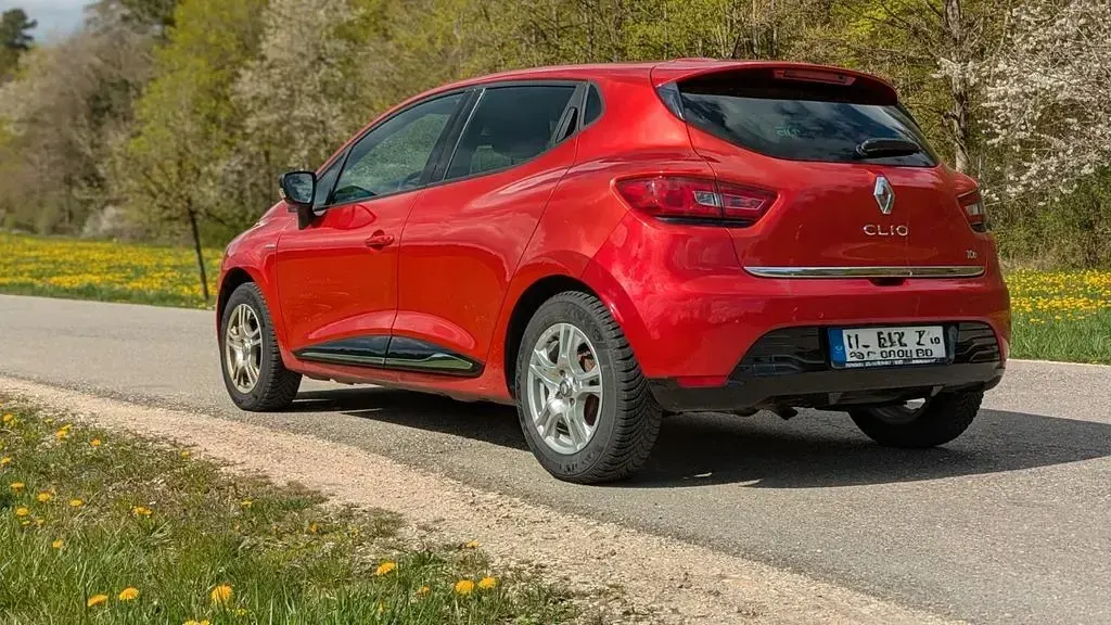 Brugt Renault Clio IV LIMITED 75 HK (55 kW) 2015 Rød Sedan