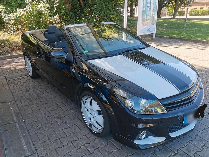 Schwarz Gebraucht 2010 Opel Astra Cabriolet Cabrio | 4.450 € (Etwas zu teuer) - Bild 1/4