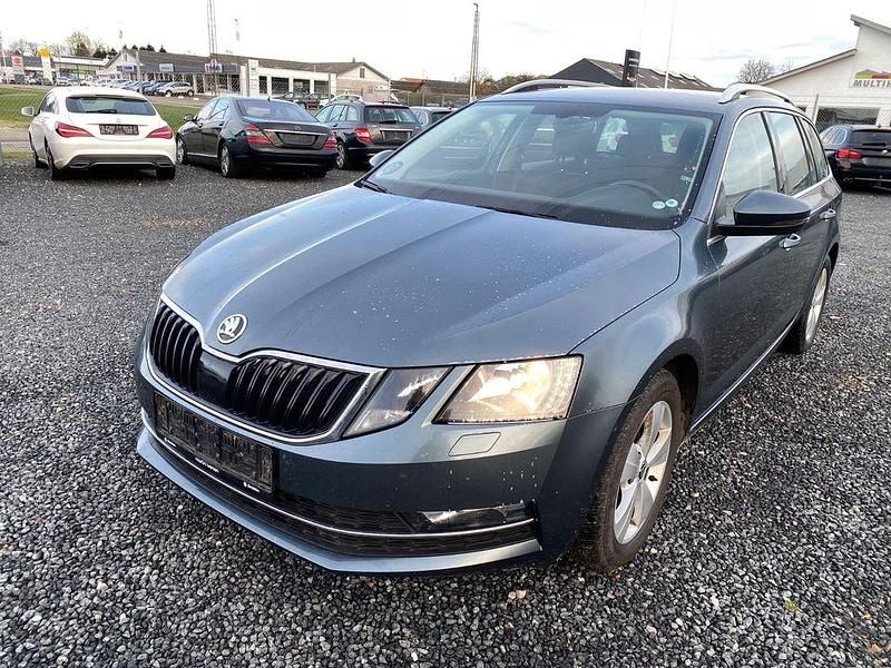 Grau Gebraucht 2018 Skoda Octavia Style Kombi | 8.500 € (Superpreis) - Bild 1/4