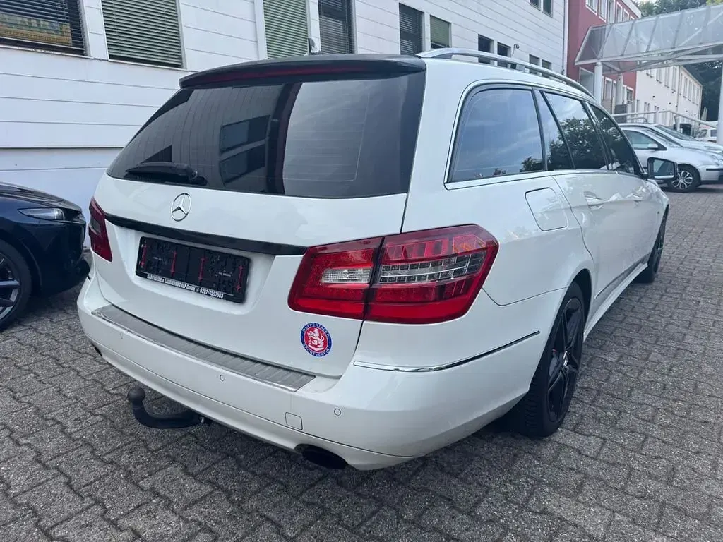 Gebraucht Mercedes E350 Avantgarde 265 PS (194 kW) 2010 Weiß Limousine