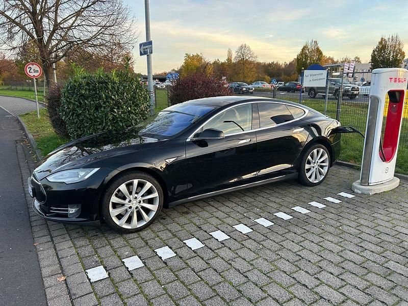 Schwarz Gebraucht 2014 Tesla Model S Kleinwagen | 19.000 € (Fairer Preis) - Bild 1/4