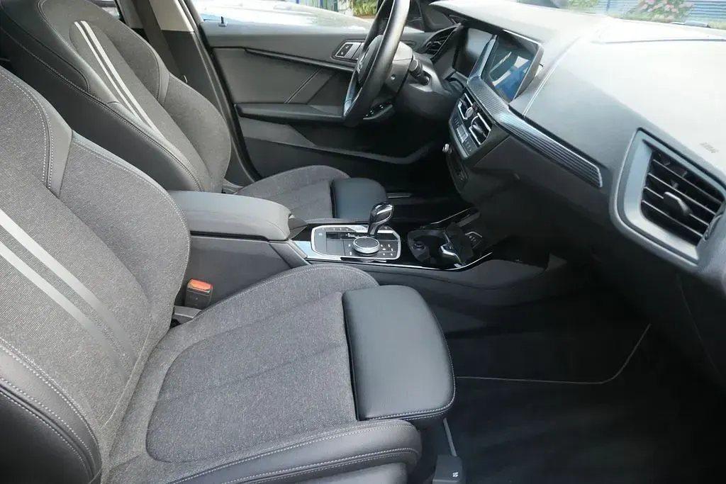 Gebraucht BMW 120 Sport Line 190 PS (139 kW) 2021 Mineralgrau Limousine