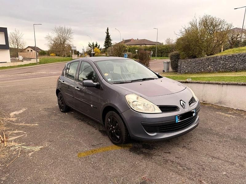 Gebraucht Renault Clio II Authentique 68 PS (50 kW) 2008 Grau Limousine