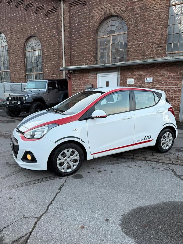 Gebraucht Hyundai i10 Trend 67 PS (49 kW) 2016 Weiß Kleinwagen