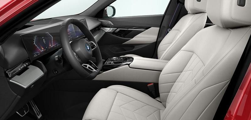Gebraucht BMW 550e Comfort Edition 177 PS (130 kW) 2025 Rot Kombi