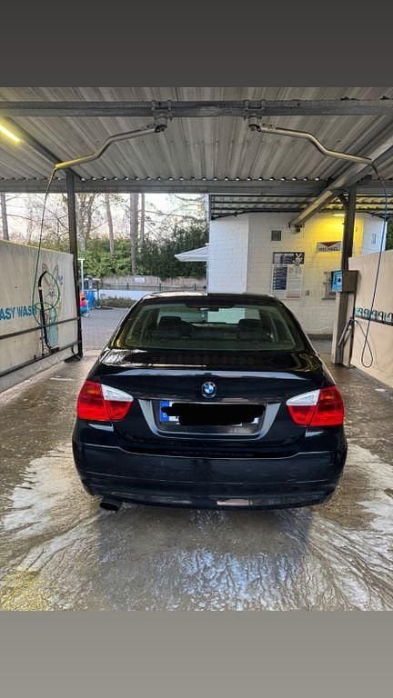 Gebraucht BMW 318 143 PS (105 kW) 2008 Schwarz Limousine