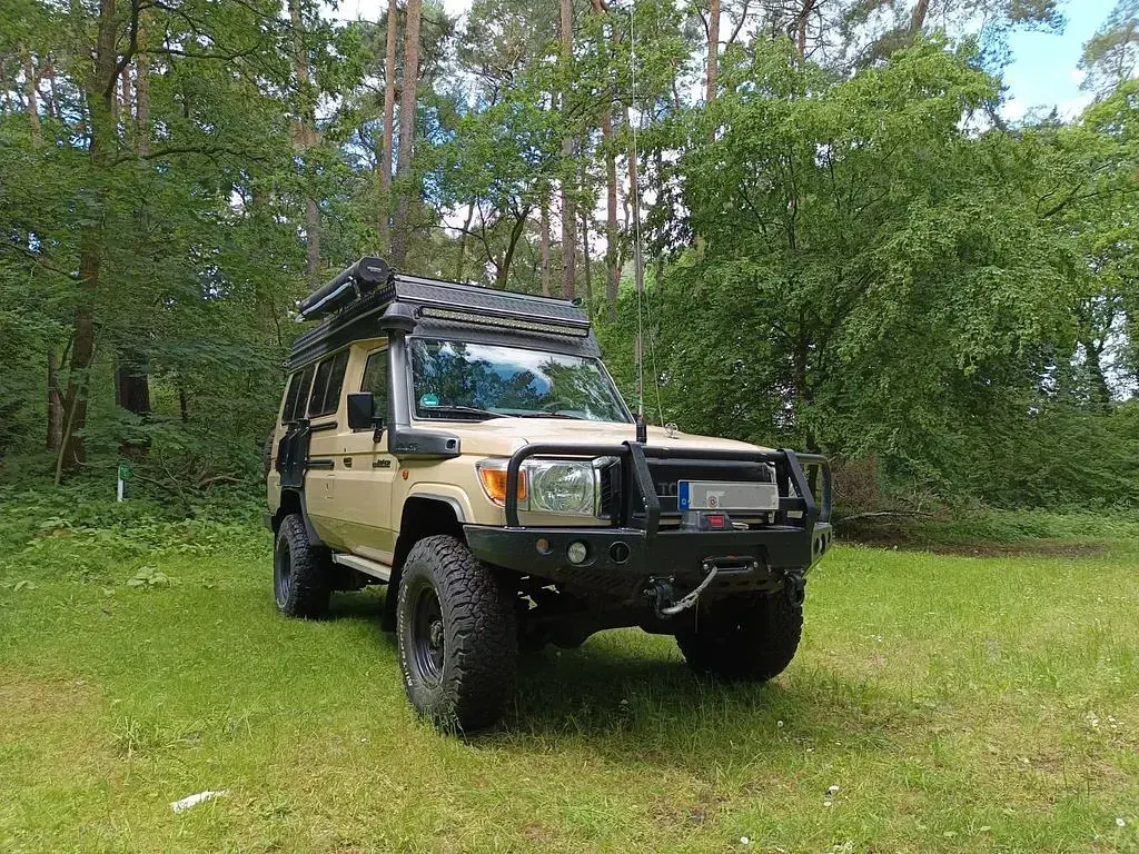 Gebraucht Toyota Land Cruiser 272 PS (200 kW) 2022 Beige SUV