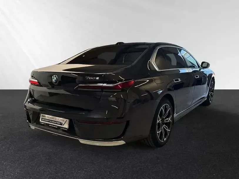 Gebraucht BMW 750e Comfort Edition 489 PS (359 kW) 2024 Sophistograu brillanteffekt metallic Limousine