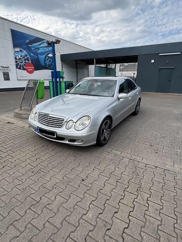Gebraucht Mercedes E320 204 PS (150 kW) 2004 Silber Limousine
