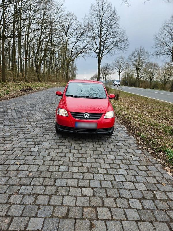 Gebraucht VW Fox 54 PS (39 kW) 2011 Rot Kleinwagen