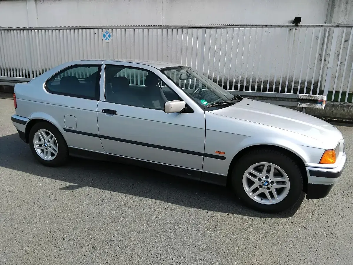 Gebraucht BMW 316 Basis 102 PS (75 kW) 1996 Silber Kleinwagen