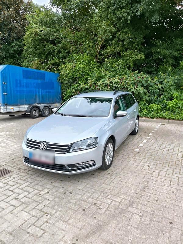 Silber Gebraucht 2013 VW Passat Kombi | 11.199 € (Etwas zu teuer) - Bild 1/4