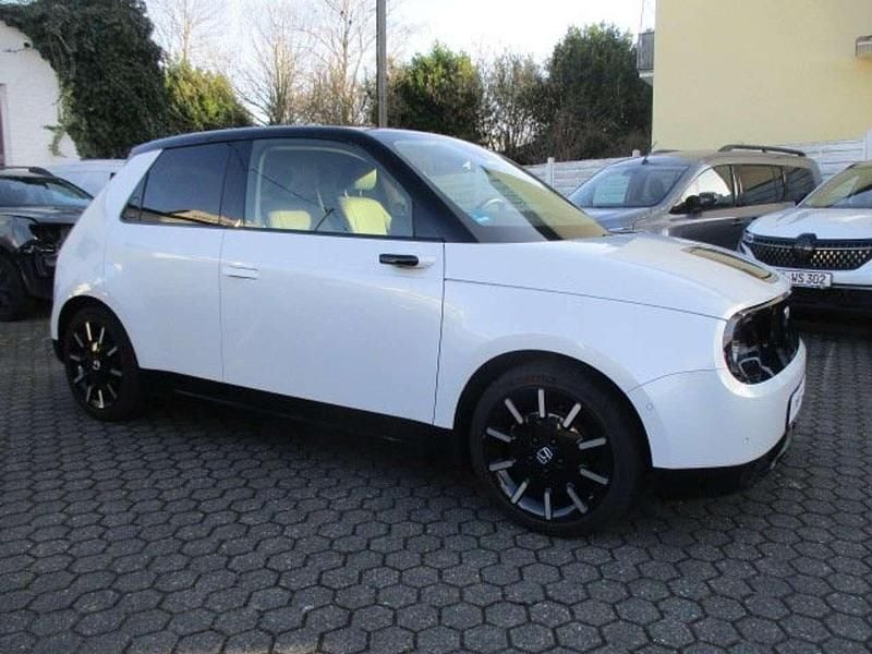Gebraucht Honda e Advance 113 kW (154 PS) 2023 Platinum white p Kleinwagen