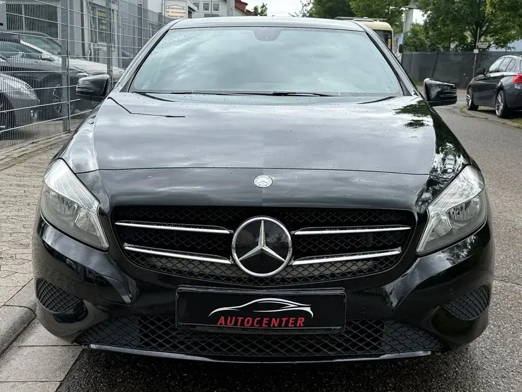 Gebraucht Mercedes A180 Style 122 PS (89 kW) 2014 Schwarz Limousine
