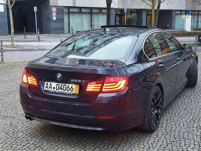 Gebraucht BMW 525 204 PS (150 kW) 2011 Blau Limousine
