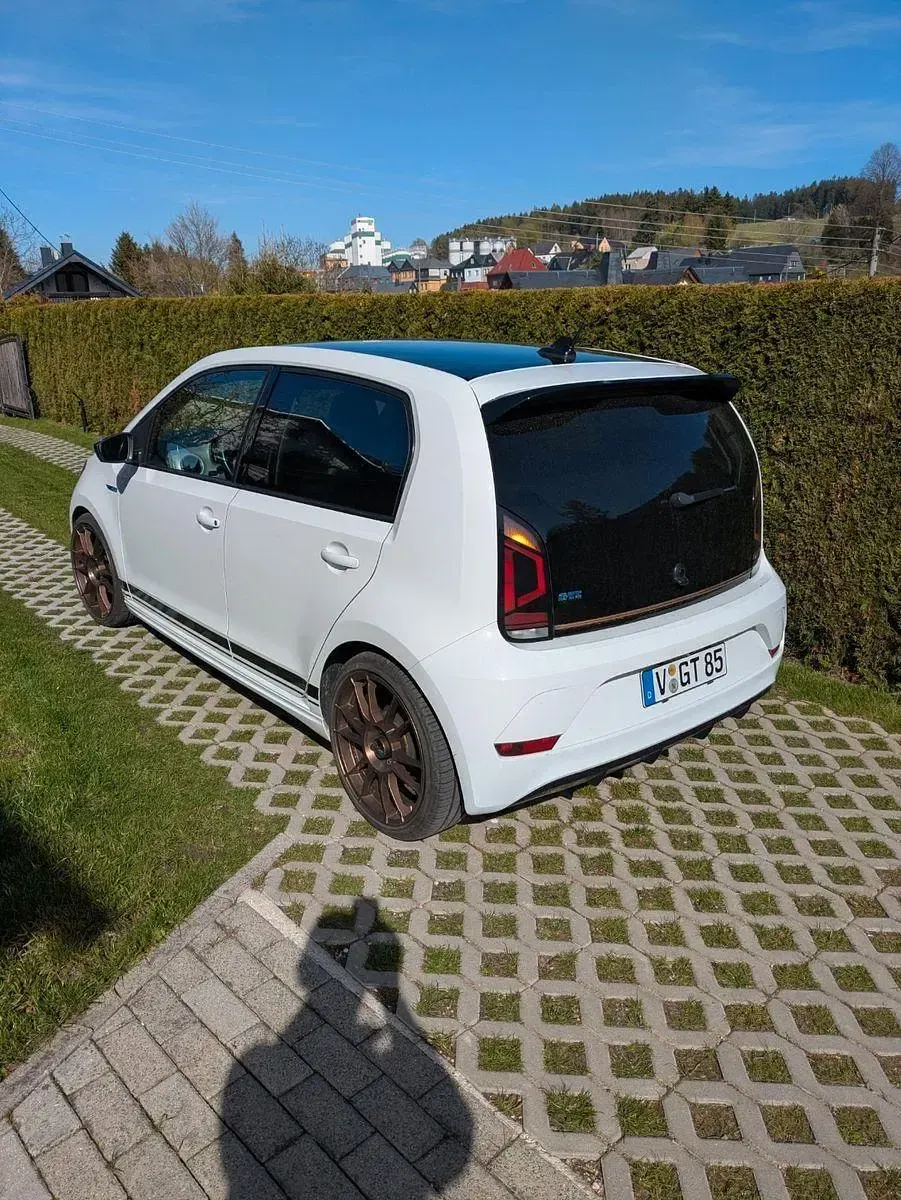Używany VW e-up! Style 61 kW (83 KM) 2020 Biały Hatchback