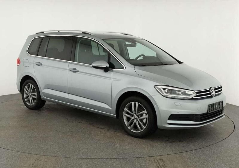 Neu VW Touran Comfortline 150 PS (110 kW) 2026 Oyster silber metallic Van / Kleinbus