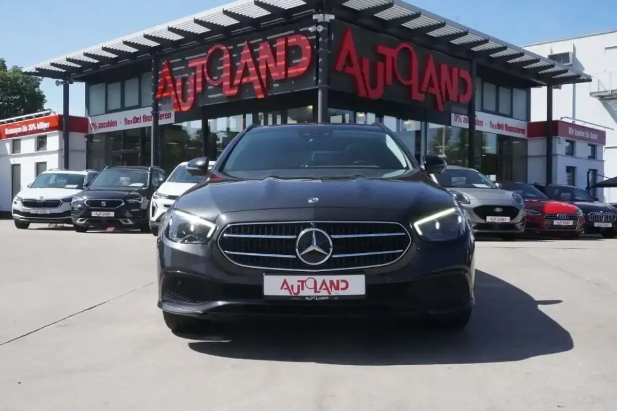 Gebraucht Mercedes E300 Avantgarde 306 PS (225 kW) 2021 Grau Limousine