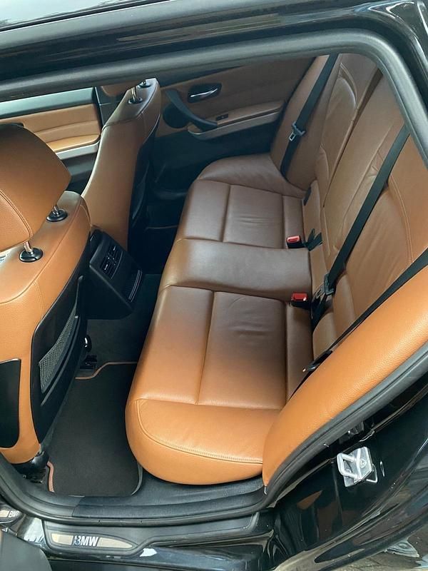 Gebraucht BMW 325 204 PS (150 kW) 2011 Schwarz Kombi