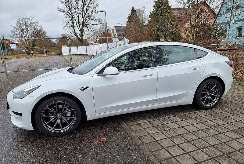 Gebraucht Tesla Model 3 Standard Range Plus 239 kW (325 PS) 2020 Weiß Limousine