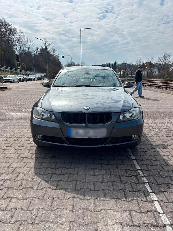 Gebraucht BMW 318 129 PS (94 kW) 2006 Grau Limousine